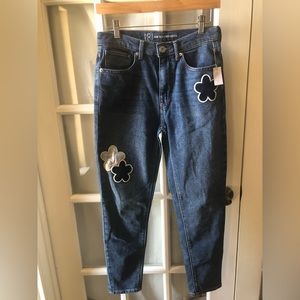 5/25 SALE 🌸🌸🌸Girls juniors high waist denim floral patch jeans in size 7
